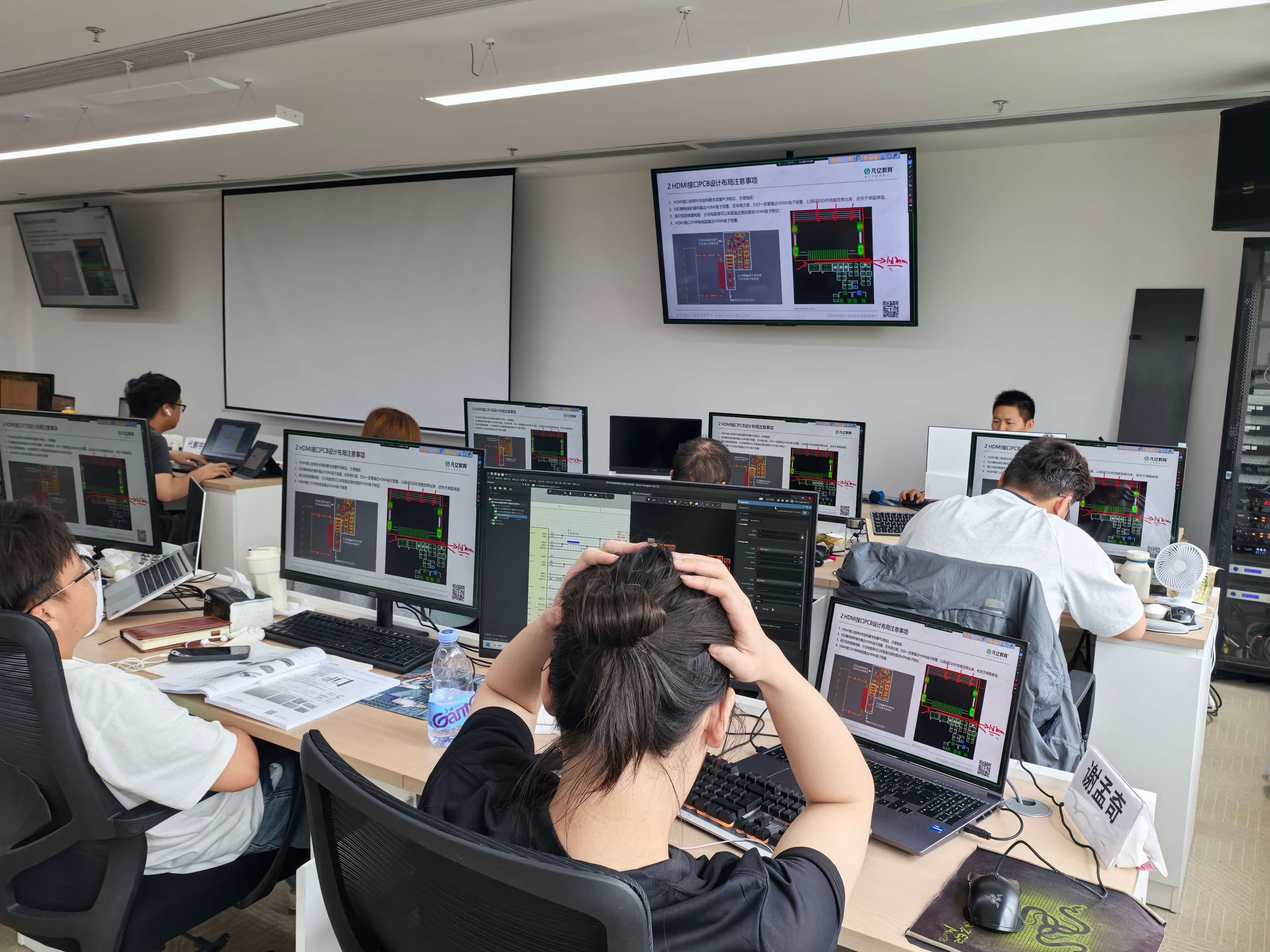 PCB线下现场讲课场景