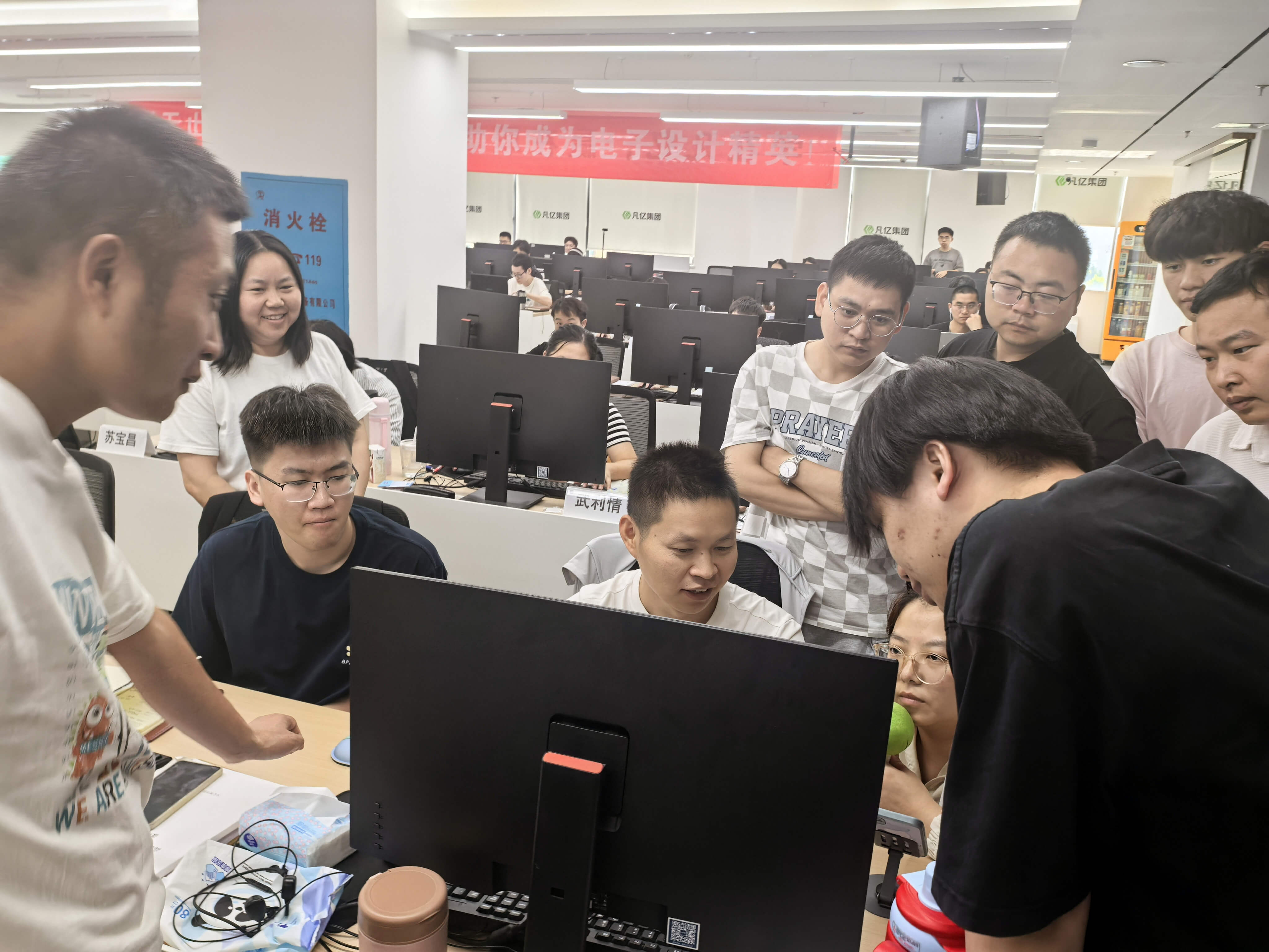 PCB学员现场指导