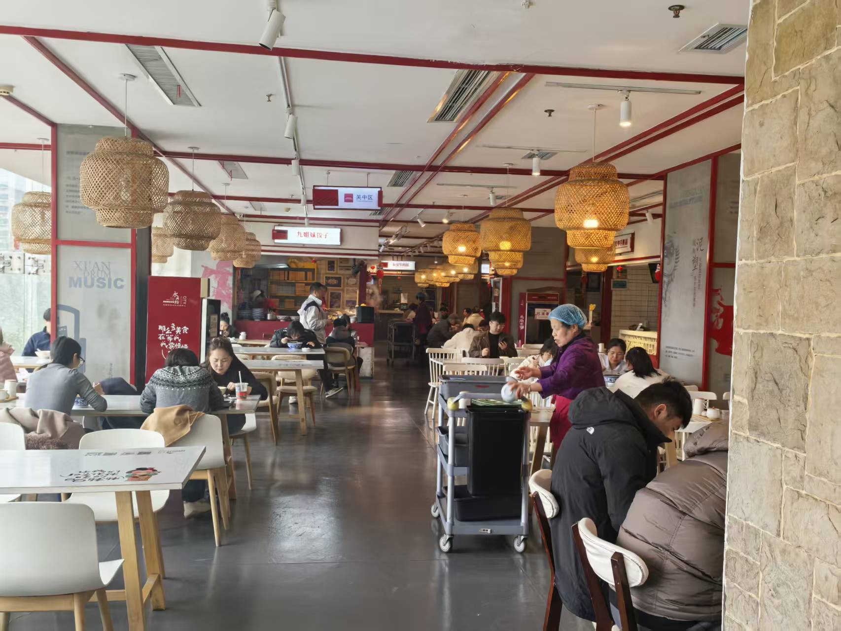 办公楼下食堂