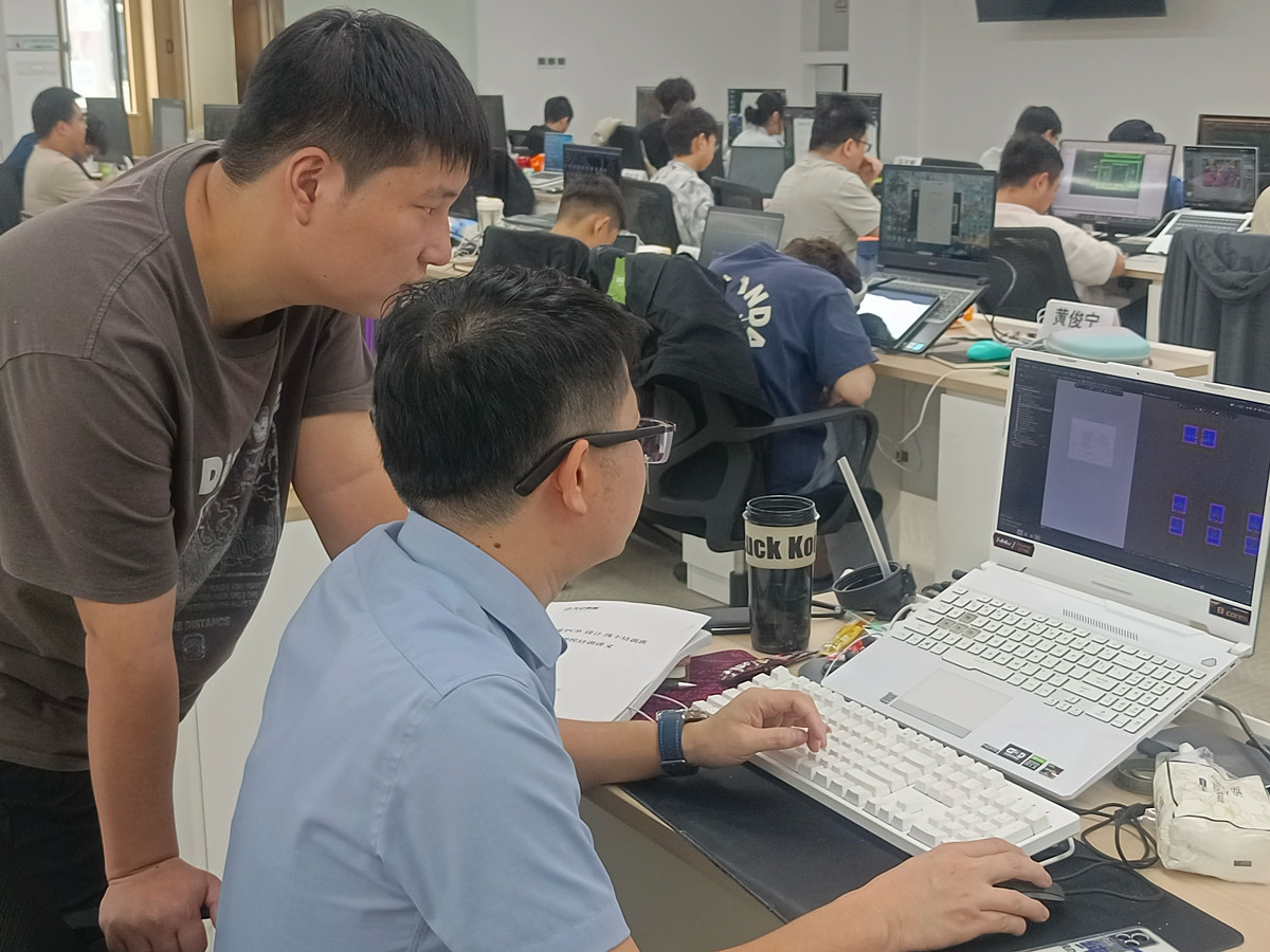 郑老师评审学员作品