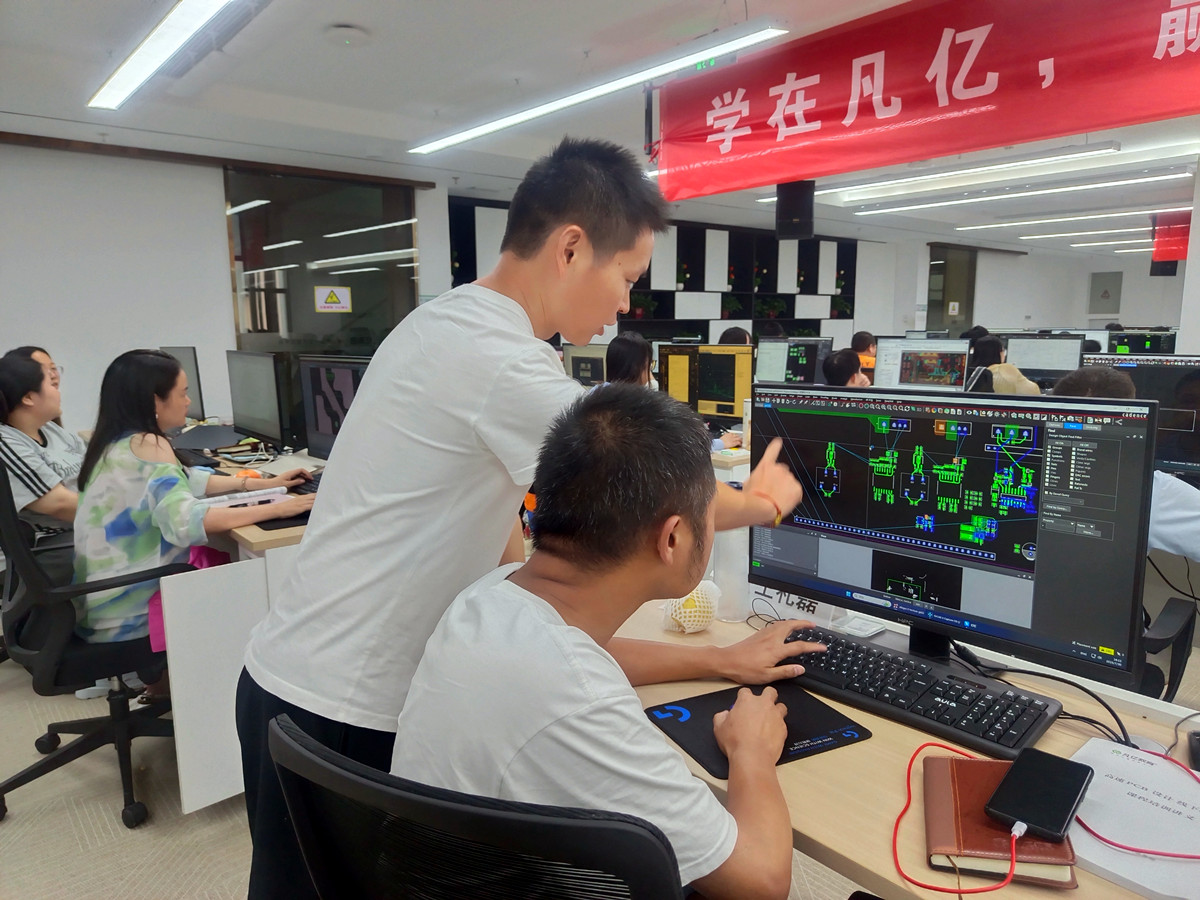 黄老师指导学员